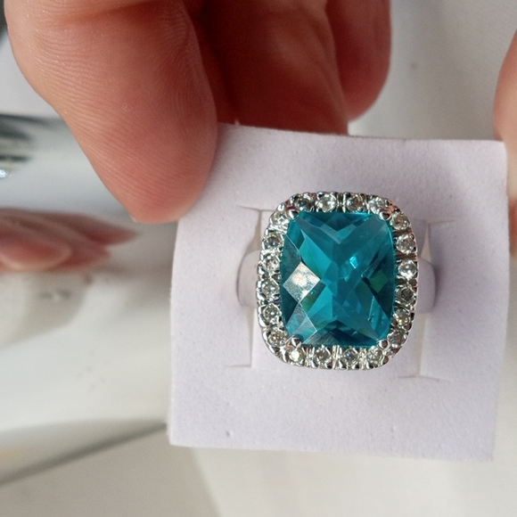 COSTUME SILVERTONE BLUE STONE COCKTAIL RING SIZE 7 - Picture 4 of 4